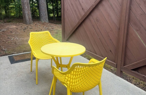 Durham Casa | Mins to Duke - Jazzy modern midcentury gem with a blend of style and coziness!