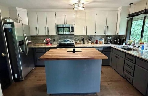 Laurel Park Cabina | Mins to HendersonvilleDeck ViewsGrillFireplace