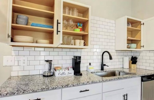 Dunean Casa | Mins to Hospital, Airport, Downtown