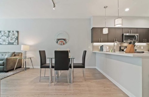 University City Apartamento | Mins to La Jolla Cove | Yoga w/ Outdoor Studio | University City