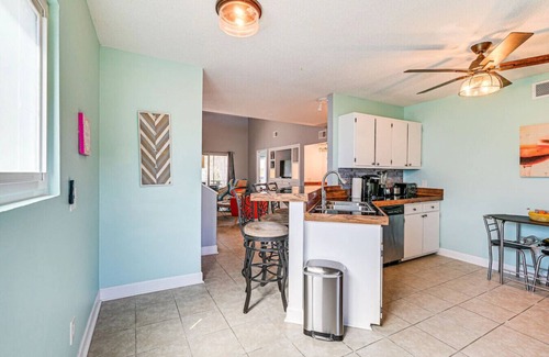 Surfside Beach Apartamento | Mins to the Beach! - Pool - Screened Porch - Free Parking