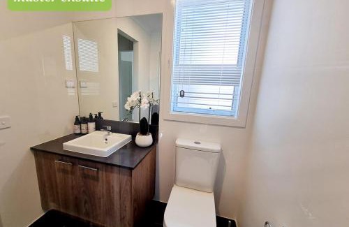 Berwick Casa | Minta Estate 4bedrooms Berwick home no sharing