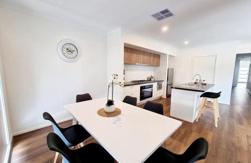 Berwick Casa | Minta Estate 4bedrooms Berwick home no sharing