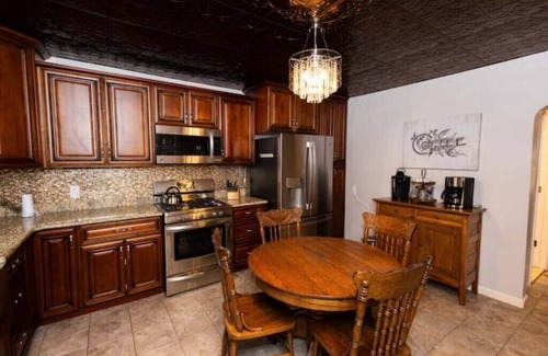 Roseville Casa | minutes away from Lake St. Clair parking for boats/trailers weekly/monthly rates