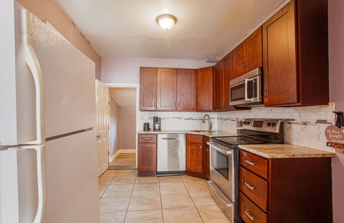 South Philadelphia Casa | Minutes away from Center City ! Modern Home Pet-Friendly!