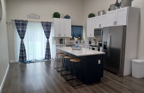 Highland Casa | Minutes away to Sebring Raceway, Golf Course and many great fishing spots.