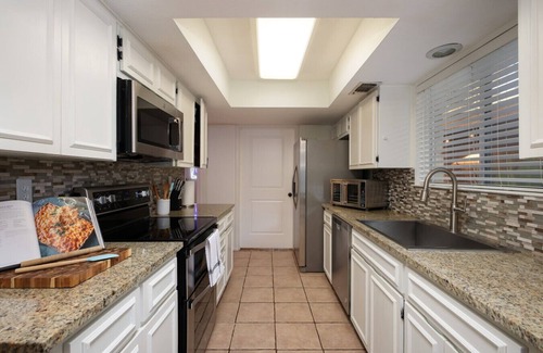 North San Antonio - SAT Casa | Minutes from airport, hot tub, pool, mini golf, game room