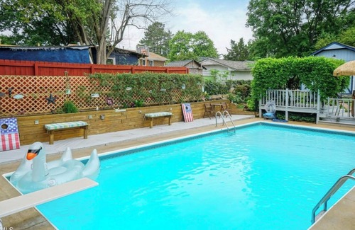 Northeast Raleigh Casa | Minutes from Downtown, Private pool, Lvl 2 EV, Fire Pit, 3 King, 1 Queen,