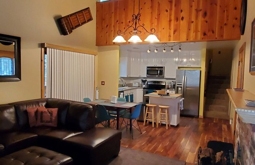 Truckee Condominio | Minutes from Downtown Truckee! Biking, hiking, shopping, restaurants...