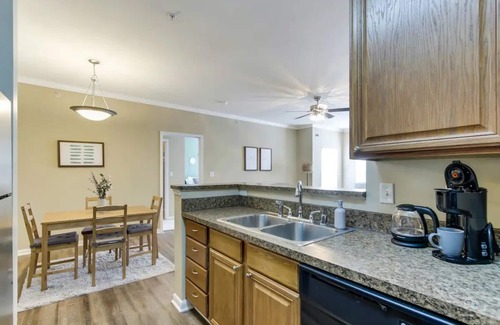 The Colony Apartamento | Minutes from Grandscape! Pool, Hot Tub & Gym – Close to The Star & Top Golf!