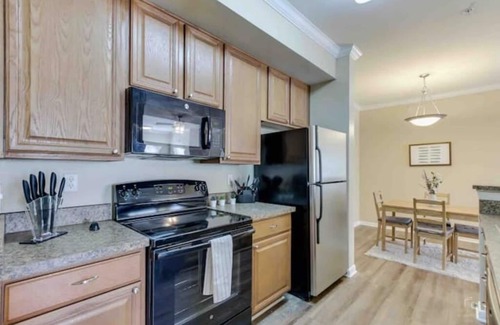 The Colony Apartamento | Minutes from Grandscape! Pool, Hot Tub & Gym – Close to The Star & Top Golf!