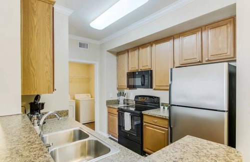 The Colony Apartamento | Minutes from Grandscape! Pool, Hot Tub & Gym – Close to The Star & Top Golf!