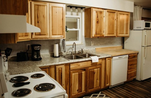 Steelville Casa | Minutes from Mt trails & River - 3 Bedroom House - Sleeps 7