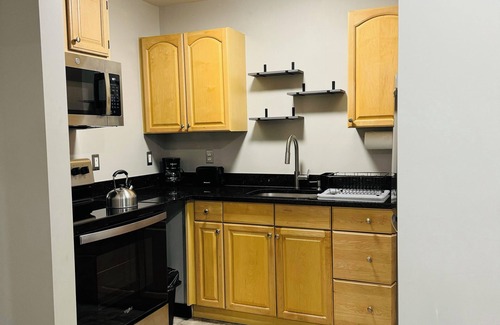 Bethany Apartamento | Quiet setting, not far from where you need to be!