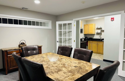 Bethany Apartamento | Quiet setting, not far from where you need to be!
