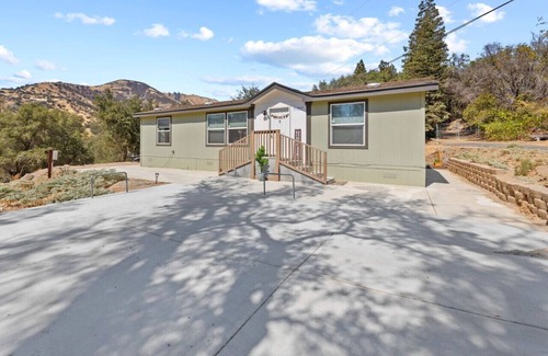 Three Rivers Casa | Minutes from Sequoia Entrance