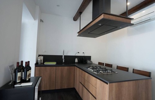 San Lorenzo Apartamento | Minutes from the Duomo-Spacious 5 bedroom in the enchanting Central Firenze