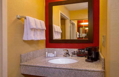 Durham Hotel | Minutes from Unity Village Park! 2 Units W/ FREE Parking, Pets Allowed, Pool!