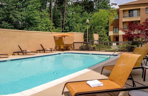 Durham Hotel | Minutes from Unity Village Park! 2 Units W/ FREE Parking, Pets Allowed, Pool!