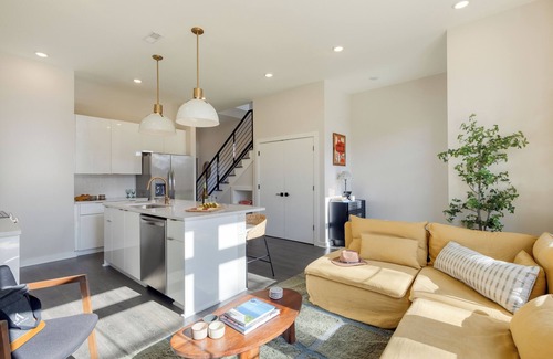 East Bank Casa | Minutes to Broadway | Chic Newly Built 4BDR w/ Balcony | 98 Degrees by AvantStay