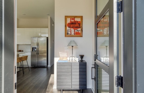East Bank Casa | Minutes to Broadway | Chic Newly Built 4BDR w/ Balcony | 98 Degrees by AvantStay
