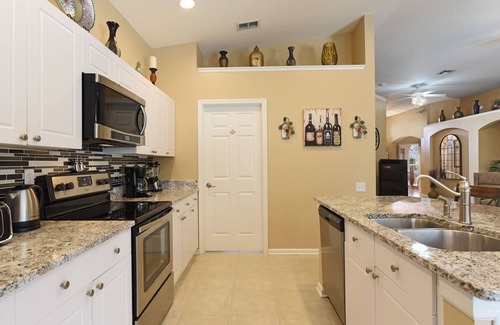 Windsor Palms Casa | Minutos a Disney * 5 estrellas * Cerrado por hombres * Sin vecinos traseros * Windsor Palms