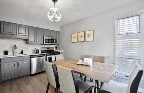 St. Charles Casa | Minutes to Downtown Saint Charles, Cozy/Chic Home