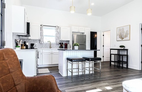 Eastside Apartamento | Minutes to EVERYTHING! No Cleaning Fee!