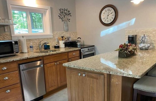 White Mills Cabaña | Minutes To Lake Wallenpaupack, Hot Tub, Fire Pit