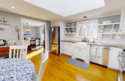 Yarmouth Port Casa | Minutes to Mayflower Beach - 5 Bedroom Sleeps 9