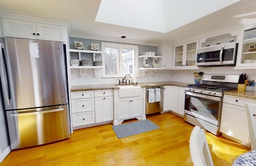 Yarmouth Port Casa | Minutes to Mayflower Beach - 5 Bedroom Sleeps 9