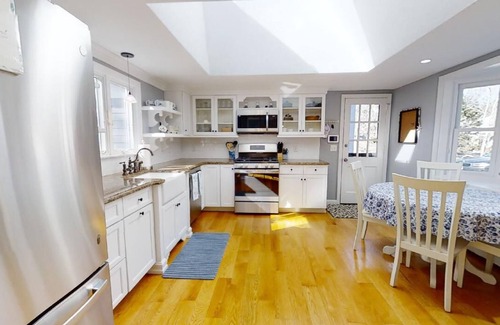 Yarmouth Port Casa | Minutes to Mayflower Beach - 5 Bedroom Sleeps 9