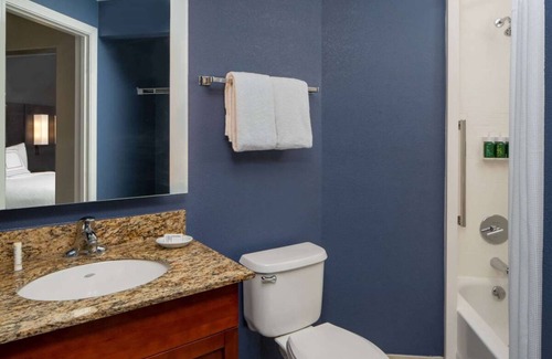 Arts/Warehouse District Complejo | Minutes to New Orleans Jazz Museum! Free Breakfast, Outdoor Pool, Pet-friendly!