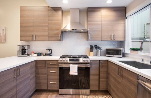 Daly City Casa | Minutes to SF! Stunning 5BR/5BA home just ½ block from subway station!