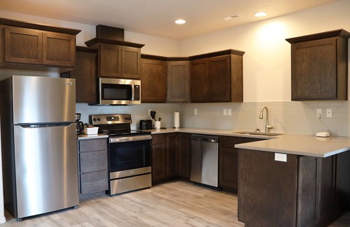 Butler Casa | Minutes to Spirit Mountain Casino, HWY 22 & HWY 18 Sleeps 6 - 3 rooms - 3 bath