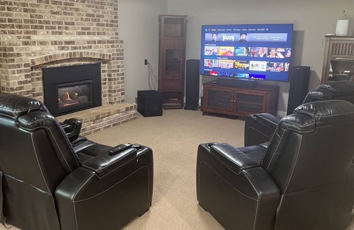 Rosemount Casa | Minutes to Viking Stadium & MOA! Beautiful QuietPrivate Suite With Hot Tub!