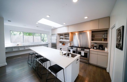Bluffington Casa | Elegancia moderna: ¡a 2 minutos del parque Zilker!