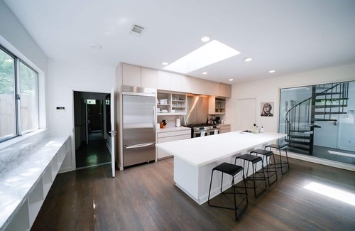 Bluffington Casa | Elegancia moderna: ¡a 2 minutos del parque Zilker!