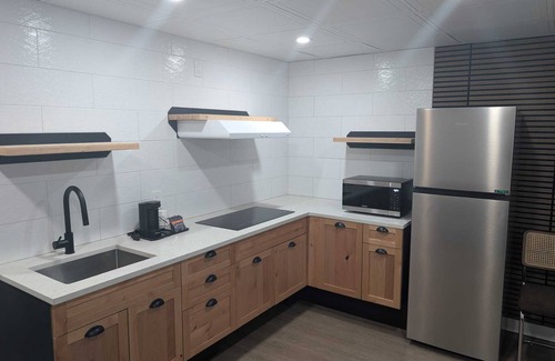 Red Deer Apartamento | Mira Holdings