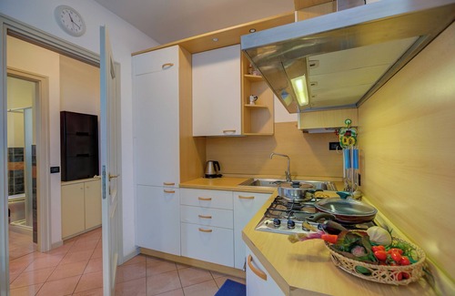 Salo Apartamento | Mirabella Lake View & Private Parking