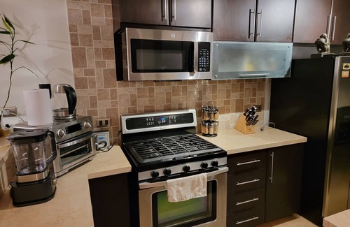 Armendariz Condominio | Miraflores, junto al Hotel Hilton y Larco Mar, WIFI, Direct TV, Casa de Lujo