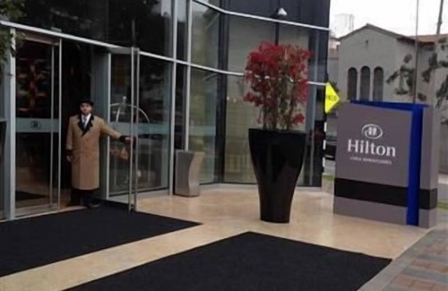 Armendariz Condominio | Miraflores, junto al Hotel Hilton y Larco Mar, WIFI, Direct TV, Casa de Lujo