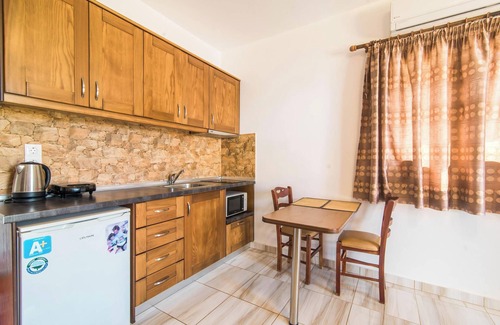 Arillas Apartamento | 'Mirage Arillas Estudio Tipo B14' con vistas al mar, piscina compartida y Wi-Fi
