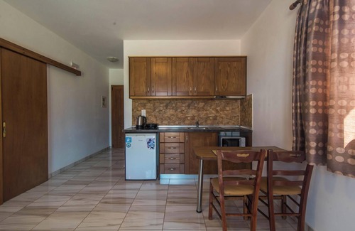 Arillas Apartamento | 'Mirage Arillas Estudio Tipo B14' con vistas al mar, piscina compartida y Wi-Fi