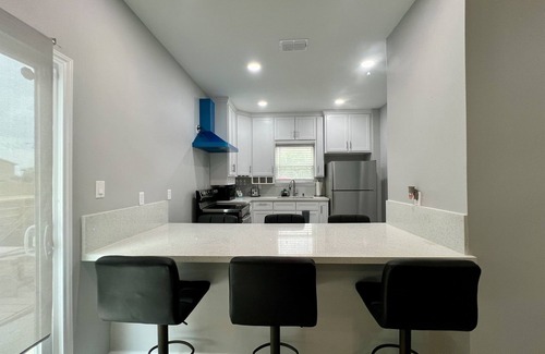 Brownsville Condominio | Miramar - #3 - Fresh & Stylish 3BD/3BA - WiFi