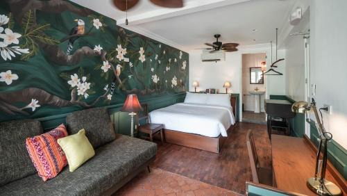 Bagong Lipunan Ng Crame Casa | MIRANAMIN NEST Elegant Home in MiraNila Heritage Compound, Pet Friendly, with Rooftop, Kitchens - Perfect for Reunions, Team Building