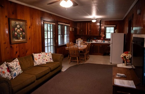 Myers Flat Cabaña | Miranda Gardens Resort