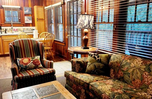 Myers Flat Cabaña | Miranda Gardens Resort
