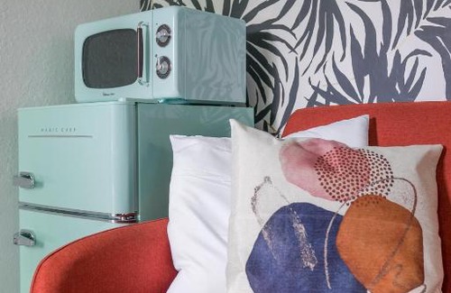 Victoria Park Hotel | MIRANDA PRIESTLY SUITE at THE KarINN BOUTIQUE HOTEL - Downtown Ft Lauderdale 7