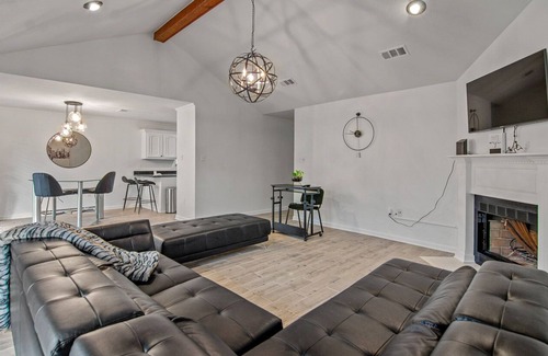 South Baton Rouge Casa | MIRKWOOD- Level Up Your Stay 3/2 House with Arcade in the heart of Baton Rouge
